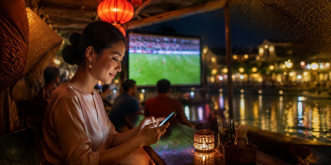 Người dùng tại Hội An đặt kèo bóng đá với nón lá truyền thống – trải nghiệm cá cược Việt Nam